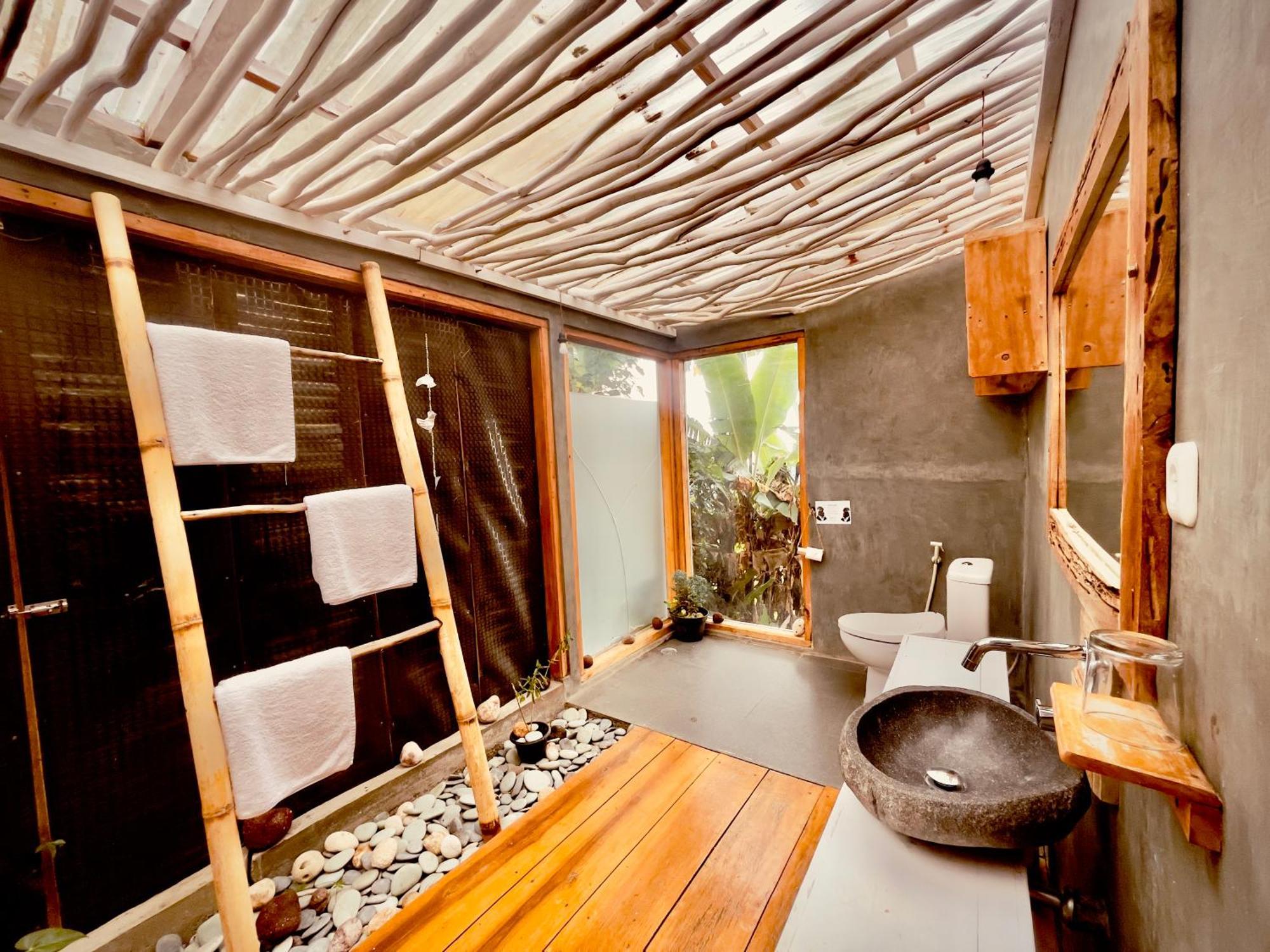 Manulalu Jungle Hotel Bajawa Buitenkant foto
