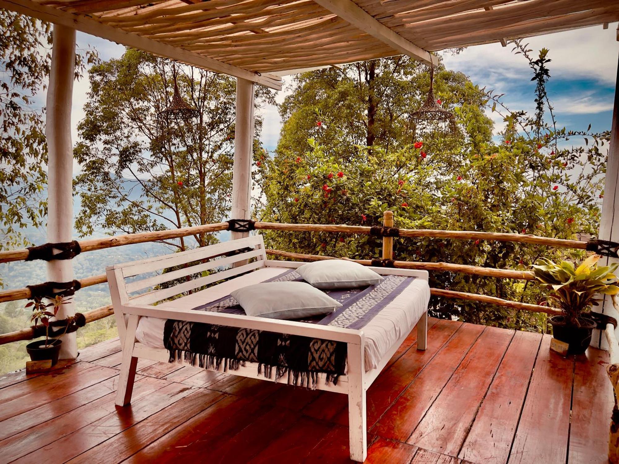 Manulalu Jungle Hotel Bajawa Buitenkant foto
