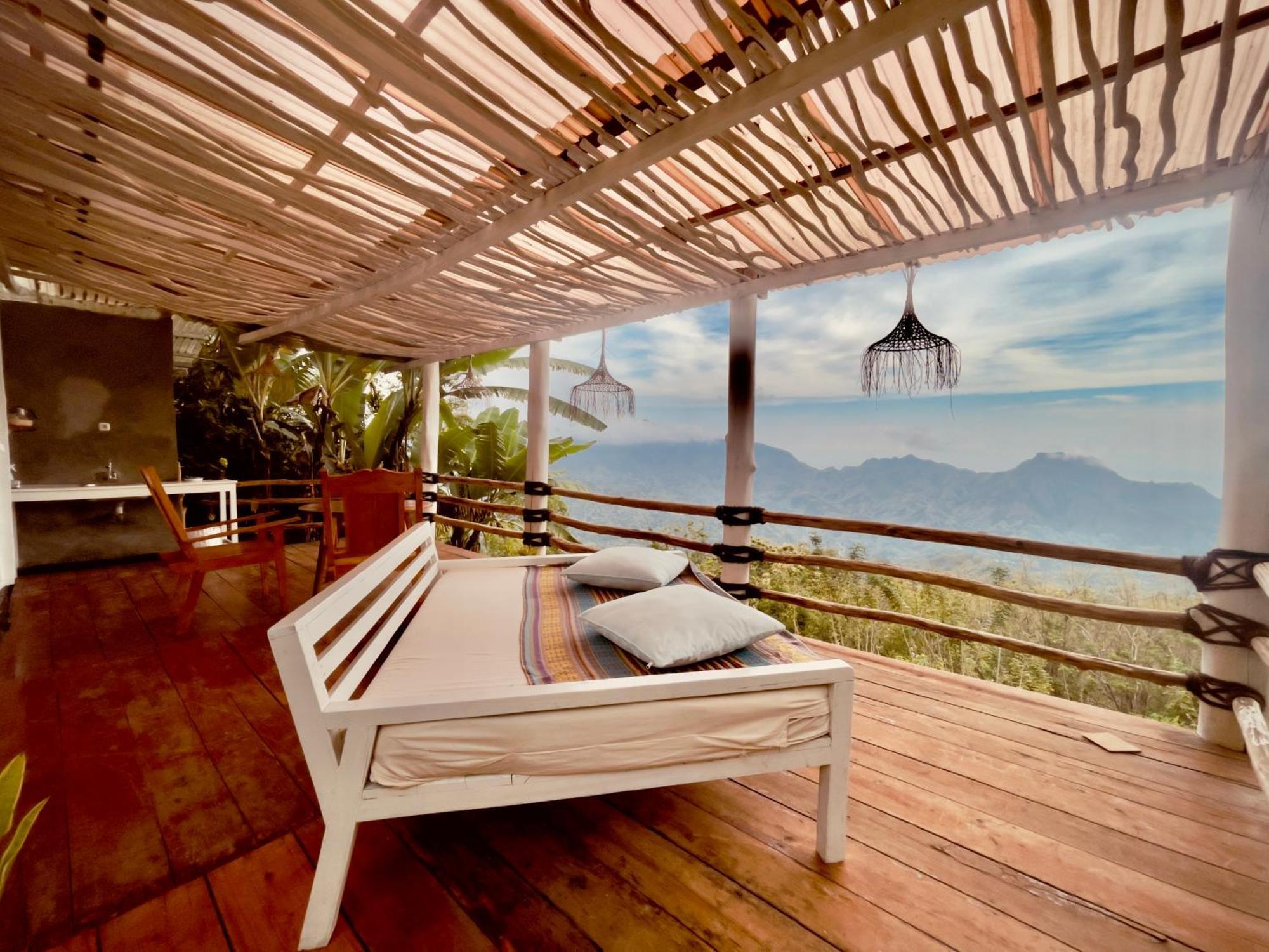 Manulalu Jungle Hotel Bajawa Buitenkant foto